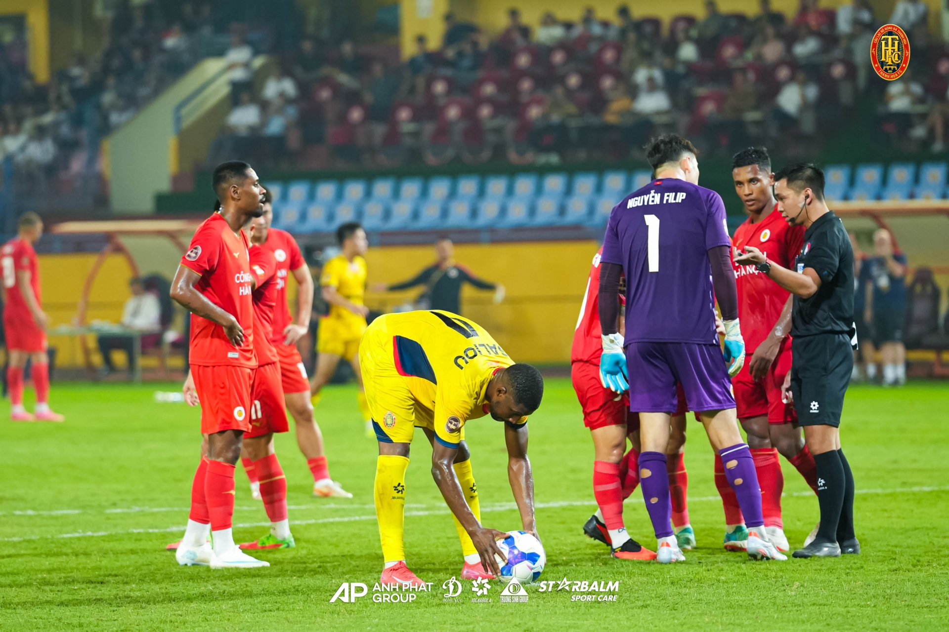 MATCH PHOTOS | MỘT ĐIỂM SỐ, MỘT TINH THẦN CHIẾN ĐẤU CỦA ĐỘI BÓNG XỨ THANH!